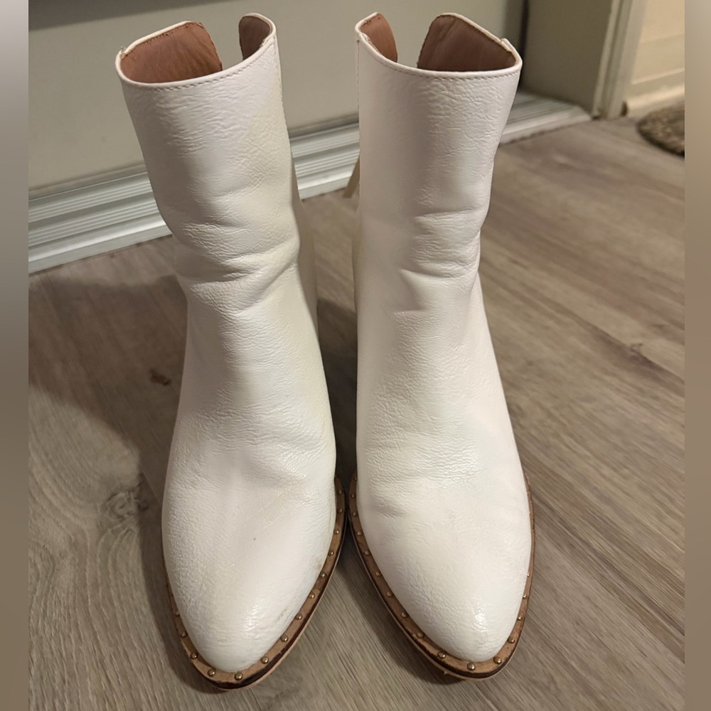Elegant White Ankle Boots